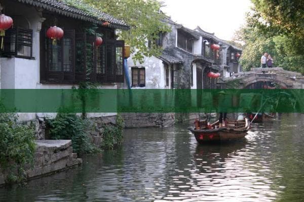 二胎家庭出游乘车指南：如何安排座位与选择更佳交通方式