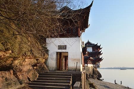 采石矶：历史与自然交织的长江明珠