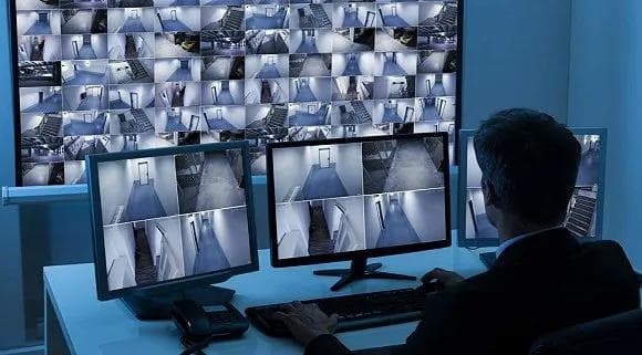 基于AI的实时监控系统：技术架构与挑战分析