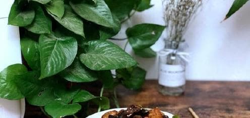 做红烧茄子，不要直接下锅炸，这样做，茄子外焦里嫩还不吸油
