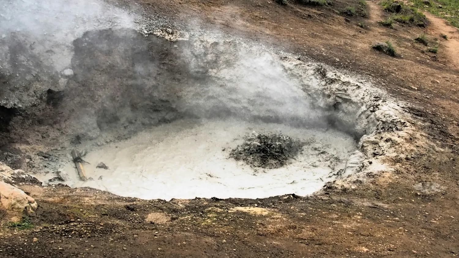 腾冲火山热海：探秘大滚锅奇观