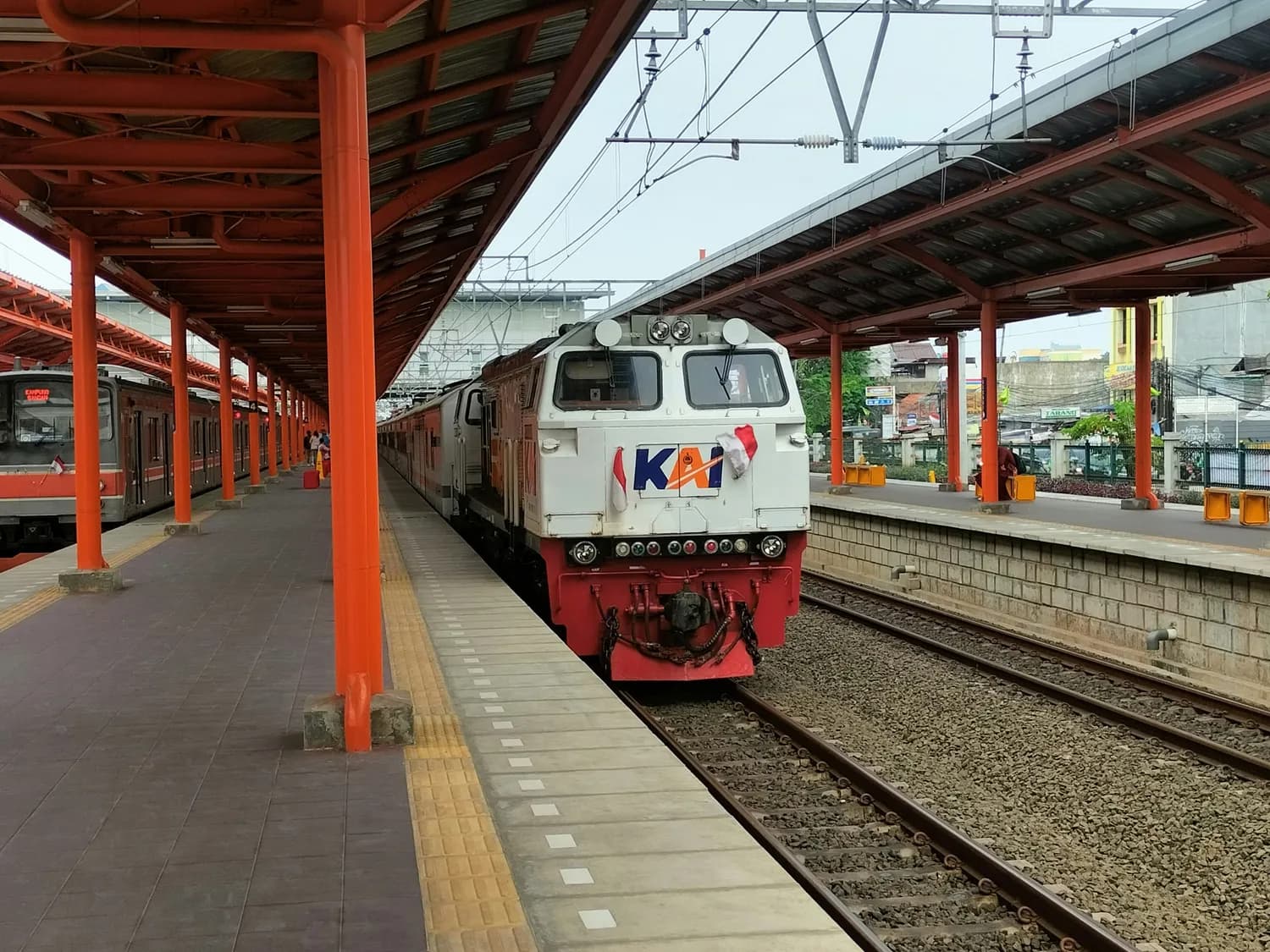 K1245次列车从宁波出发，历时32小时41分钟抵达重庆北