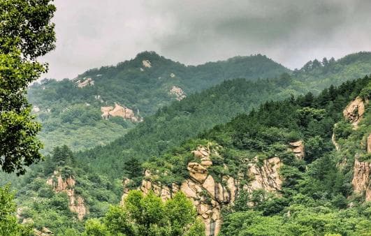 承德雾灵山旅游攻略，含景区介绍、门票、交通、游玩景点和路线等
