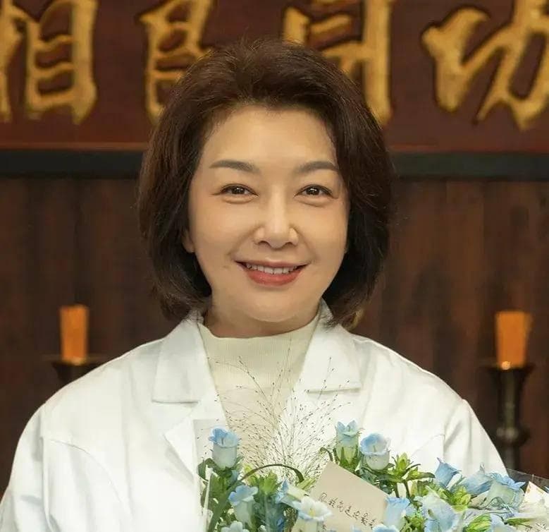 57岁江珊：优雅气质依旧，风采不减当年