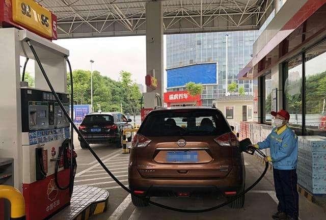 汽车油耗高怎么办？深度解析原因及解决方案！