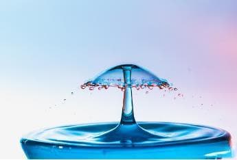 水的表面为什么会有张力？表面张力的形成与影响因素