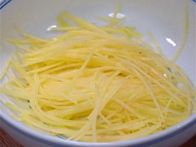土豆丝炒几分钟能熟？掌握这个黄金时间，让你的厨艺更上一层楼