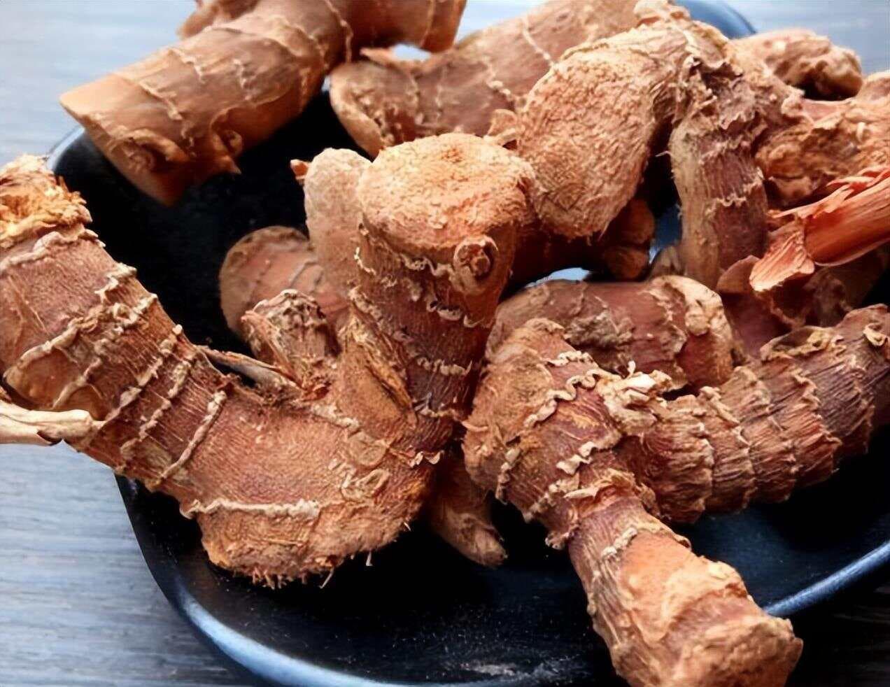 炖鱼必加这4种香料，去腥增香，让鱼肉鲜嫩汤汁浓郁