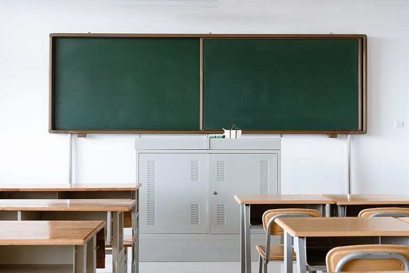 多地逐步推进高中双休制度 “把周末双休还给学生”为何引争议？