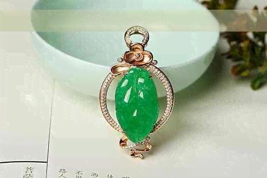 全面解析：蜜蜡、琥珀、玛瑙、玉髓的四大宝石区别与特点
