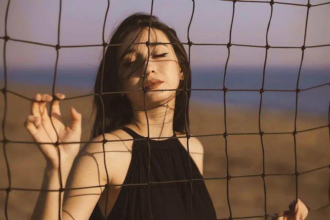 男人有多爱你，“拥抱”一下就知道，他的反应是最好的答案！