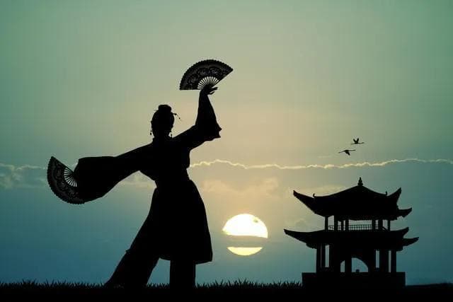 “深藏身与名”：李白《侠客行》中的隐逸哲学