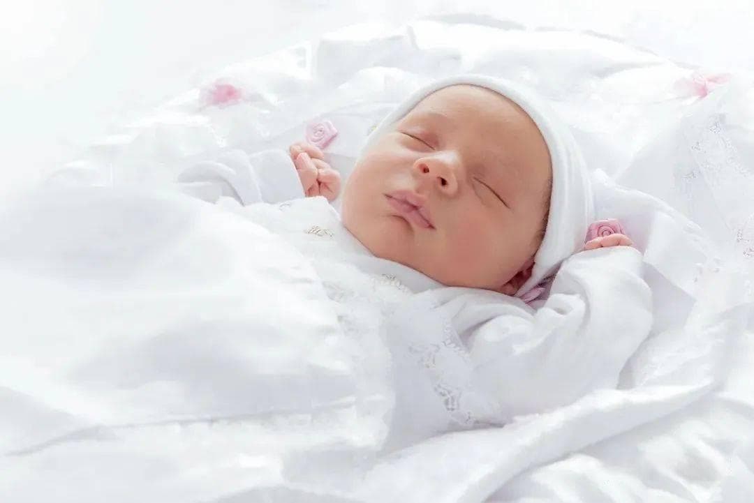 【科普】吐奶、鼻塞、肠绞痛...30个婴幼儿日常护理小妙招，赶紧收藏！