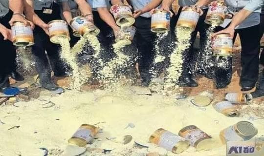 奶粉爆罐真相揭秘：如何判断你的奶粉是否安全可靠
