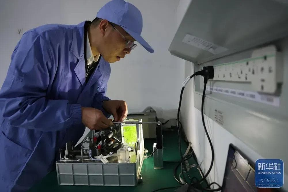 太空密闭水生生态系统的新突破：支持斑马鱼空间培养43天