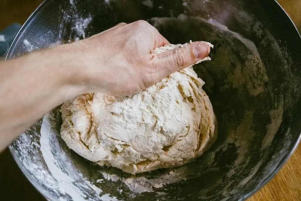 如何解决面团发粘的问题