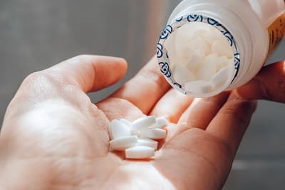 男人湿热最怕这三个药？揭秘当归苦参丸、龙胆泻肝丸和藿香正气丸的功效与适用情况