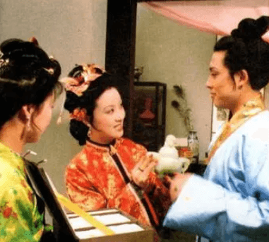 红楼梦中王熙凤的语言艺术：如何在贾府中游刃有余？