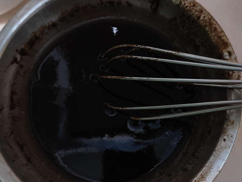 自制龟苓膏：清凉解暑的传统甜品制作教程