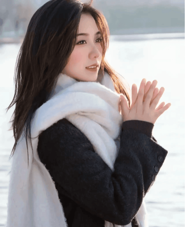 大龄剩女现象的四大原因：经济独立、婚姻观改变、社会压力与生活方式多样化