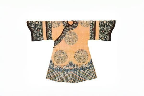 清代宫廷服饰制度：从“剃发易服”到完整的冠服体系