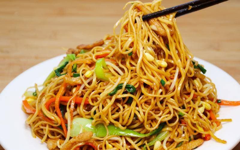 家常炒面的简单做法：轻松掌握、味道绝佳、家庭聚餐必备