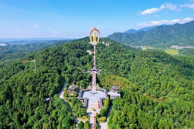 江西九江庐山东林大佛：世界第一高阿弥陀佛铜像