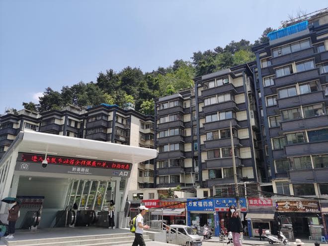 正地铁房、准地铁房、近地铁房，哪个更好？距地铁站多少米合适？
