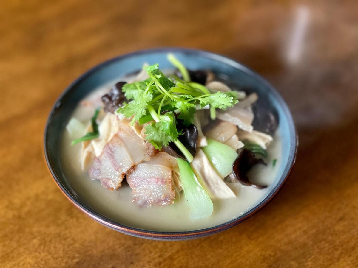 腐竹焖咸肉：一道美味又营养的传统佳肴