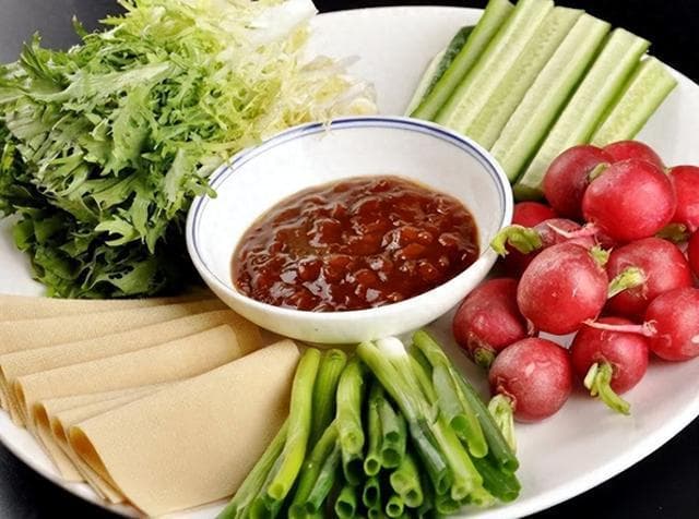 东北蘸酱菜：吃出东北的四季风情