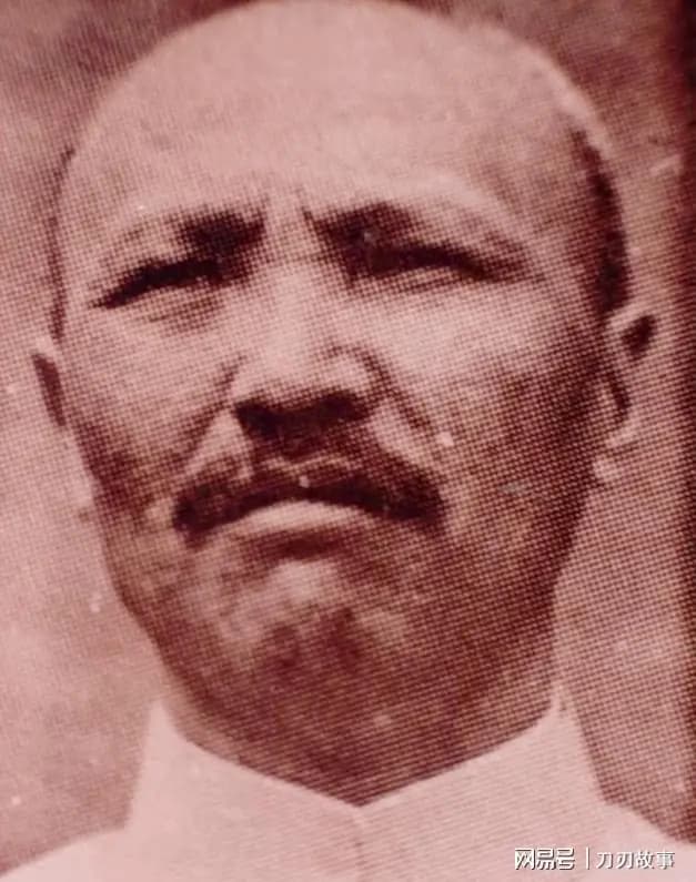 开国中将俘虏孙殿英，猛然想起他盗过慈禧墓，赶紧带人砸开孙家墙