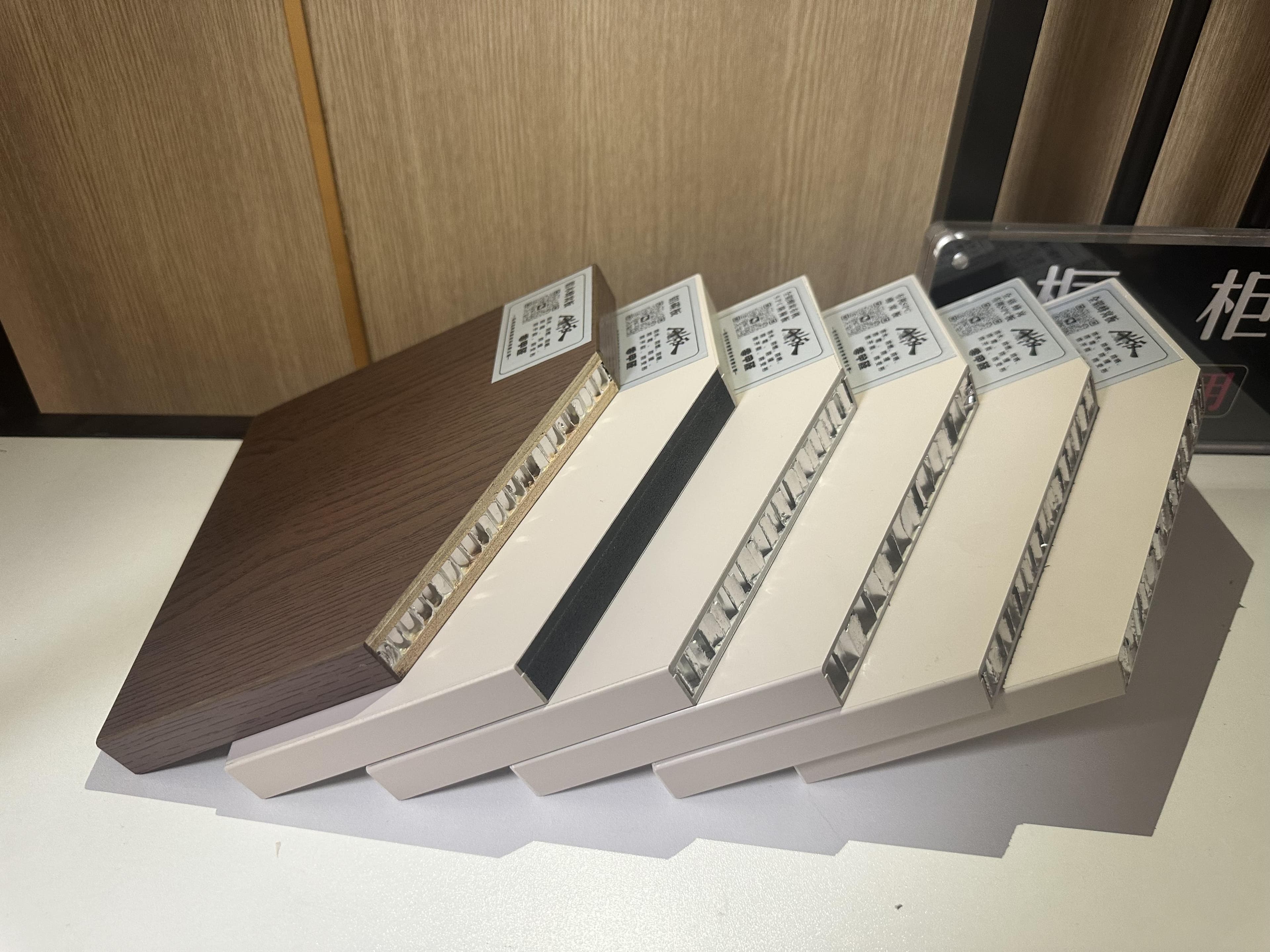 铝木蜂窝板：建筑装饰领域的新选择