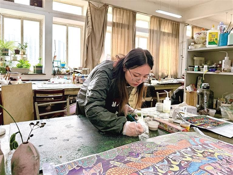 百里千刀一斤漆：探访陕西大漆制作技艺的传承与创新