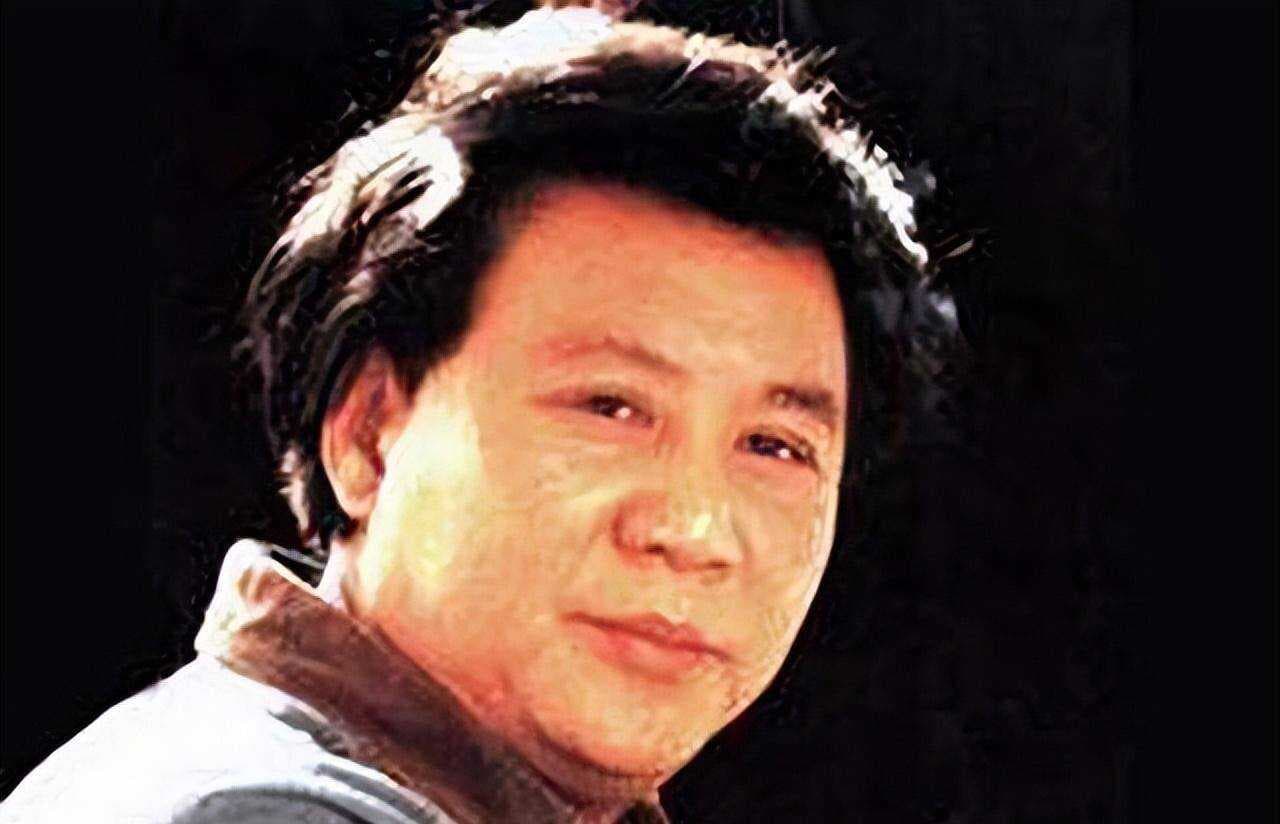 特型演员古月：一婚丧妻，二婚离异，三婚带3娃娶宋庆龄特型演员