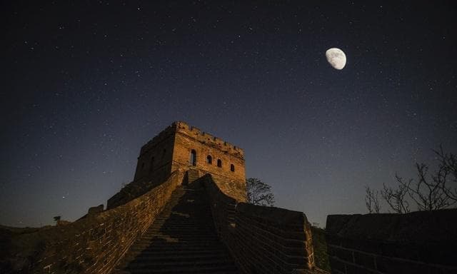 王昌龄《边塞》中的"秦时明月汉时关"，秦时明月到底指什么？