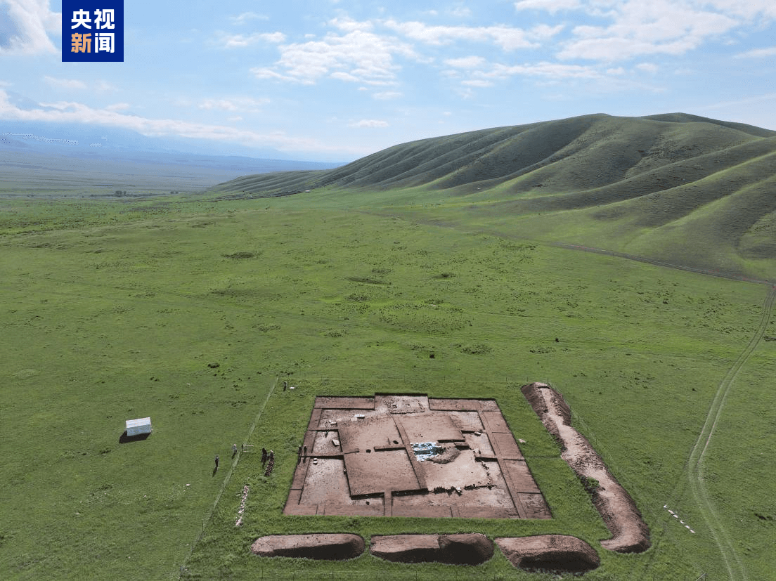 新疆青铜时代考古新突破：呼斯塔遗址发现方形石围封土墓