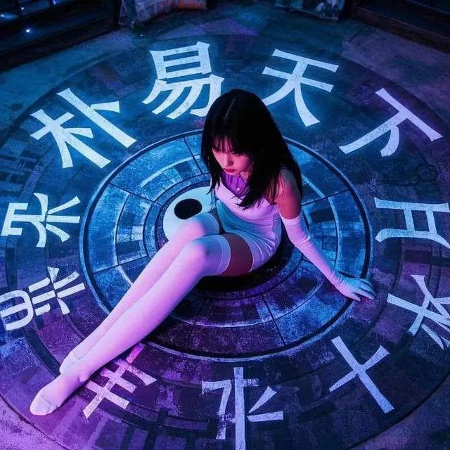 阴阳五行，八卦，天干地支是基础，必须熟悉