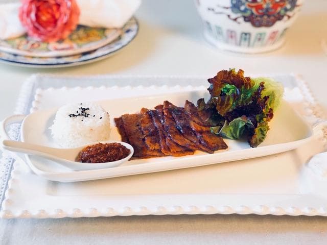 烤牛肉这样烤太入味了，外焦里嫩，汁水丰富，吃一口就停不下来
