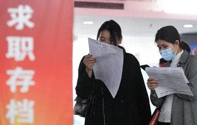延长应届毕业生身份期限是双赢之举