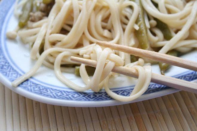 面条吃多了对胰岛不好？建议：若想血糖稳定，4种食物或要少碰