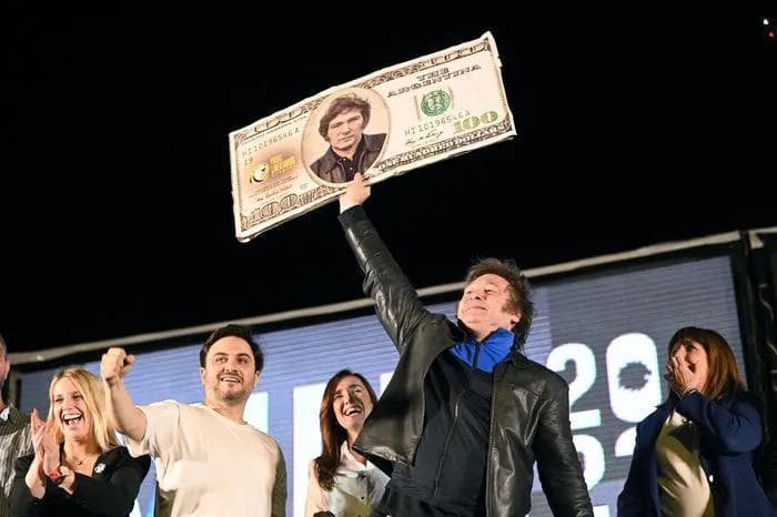 奥拉西奥·罗韦利：休克疗法+货币美元化，米莱“拯救”阿根廷的进度怎样了？
