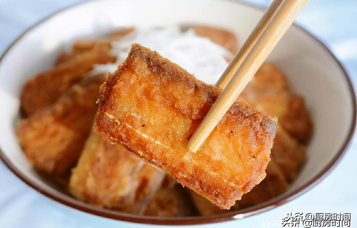 带鱼怎么做好吃还酥脆（炸带鱼时裹面糊沾面粉都不对！）