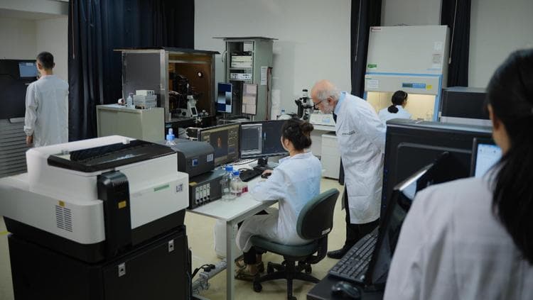 内尔获中国政府友谊奖，以生物物理方法创新中医药研究