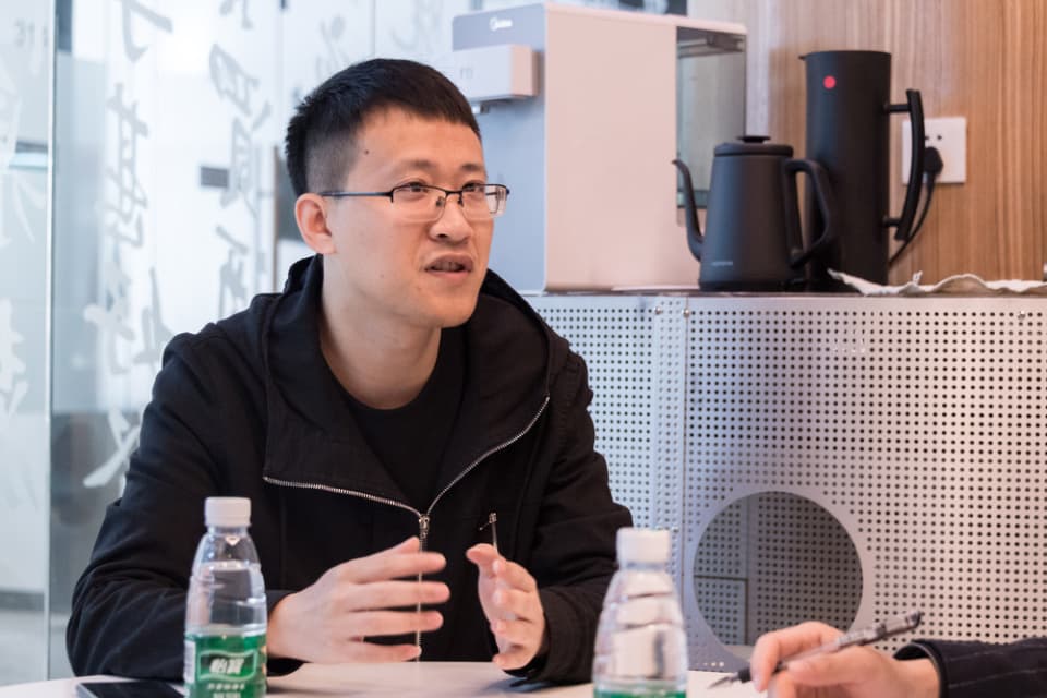 《裂缝》：当时间和空间有了裂缝，人类何去何从？