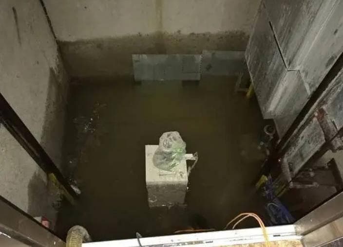电梯井防水要求极为严格，材料选择、施工到后期维护皆要把控