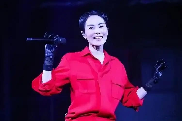 王菲新歌《世界赠予我的》刷屏，歌词引热议