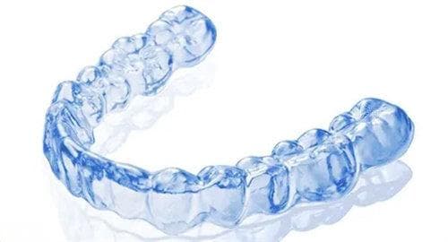 牙齿保持器使用全攻略：上下都要戴吗？使用时长是多久？看完就懂