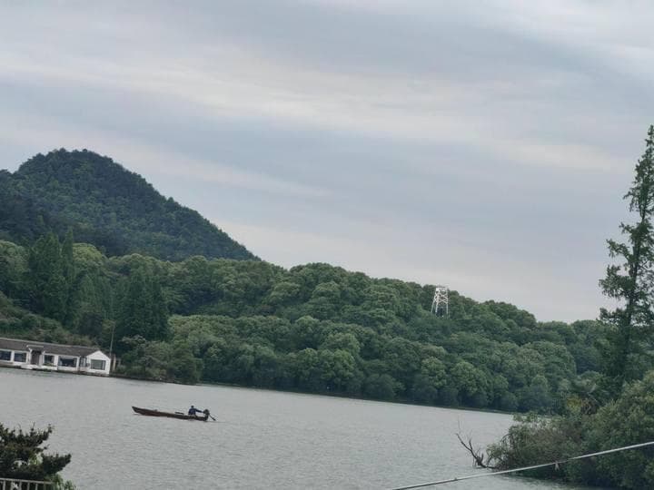 用西方文学理论解读李白《早发白帝城》：轻舟已过万重山