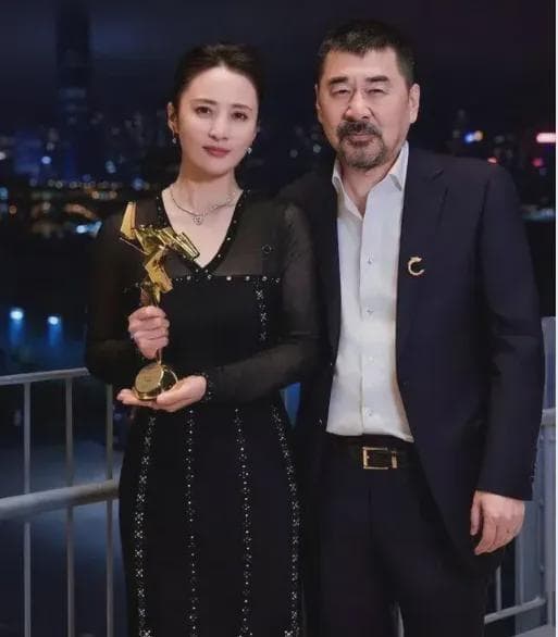 蒋勤勤48岁获影后，护肤秘诀公开：从冷喷到全身护理