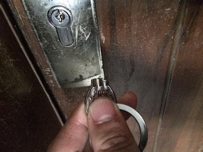 钥匙断在锁里怎么办？四种实用解决方案帮你轻松应对